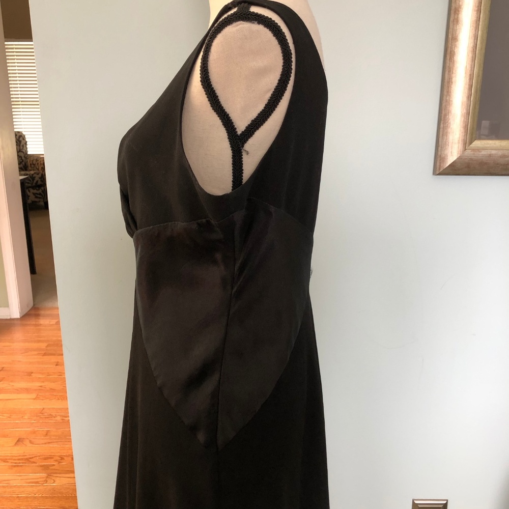 Figure Flattering Lbd - image 4